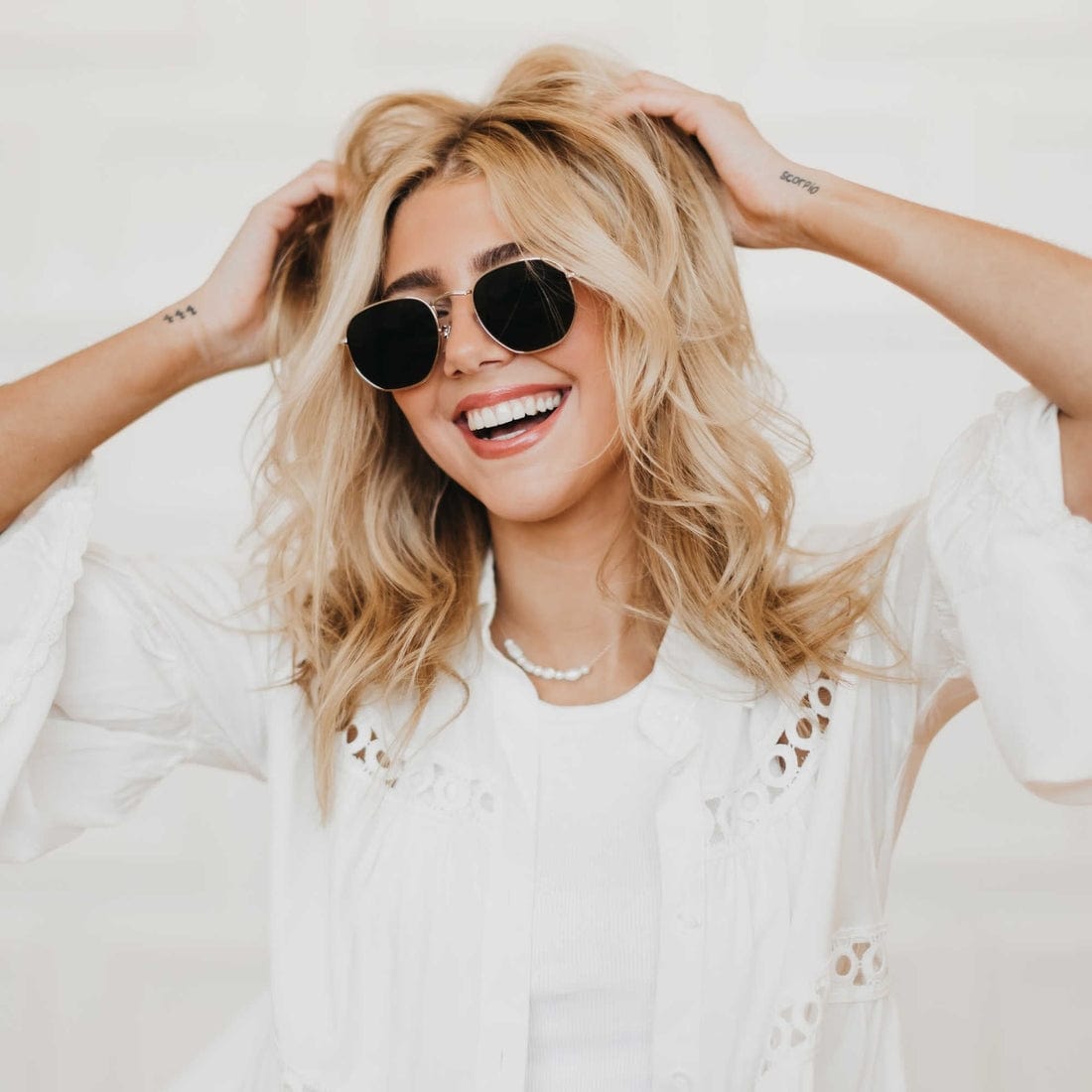 Dainty Hexagon Frame Sunglasses – Azura Apparel display picture 1